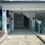 Nadine Homestay Dato Onn Jb
